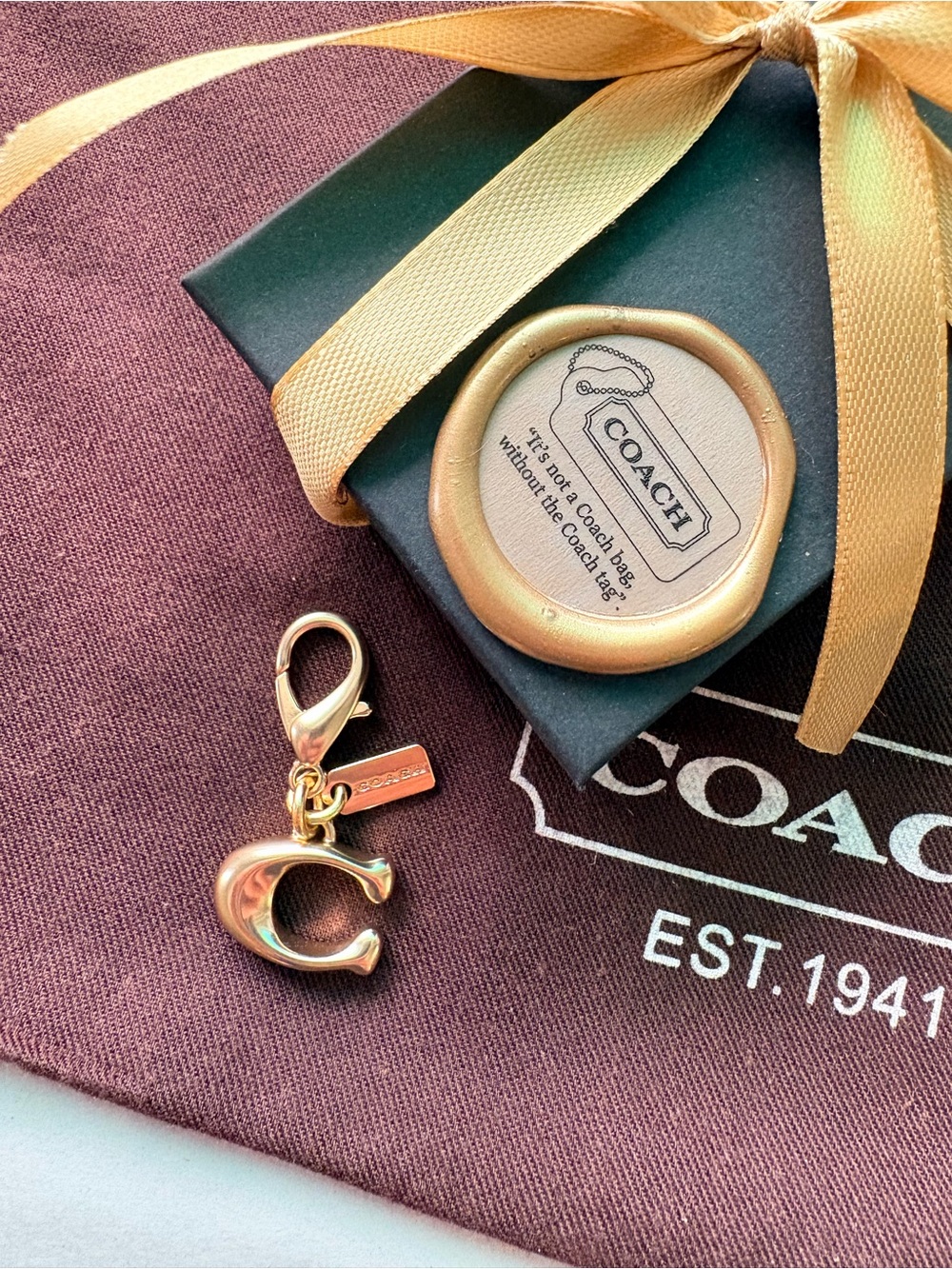 👛 NEW Coach Signature 'C' Bag Charm & Keychain Gold-Tone with Gift Box